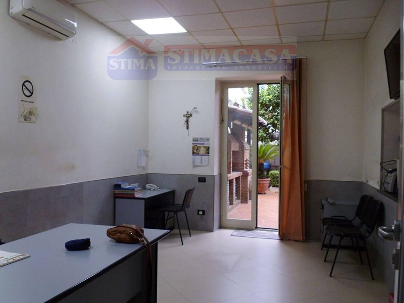 Ufficio in Affitto a Afragola, 500€, 100 m²