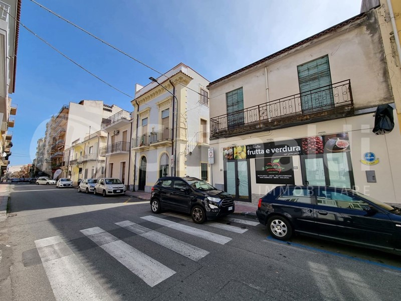 Casa Indipendente in Vendita a Santa Teresa di Riva, 130'000&euro;, 350 m²