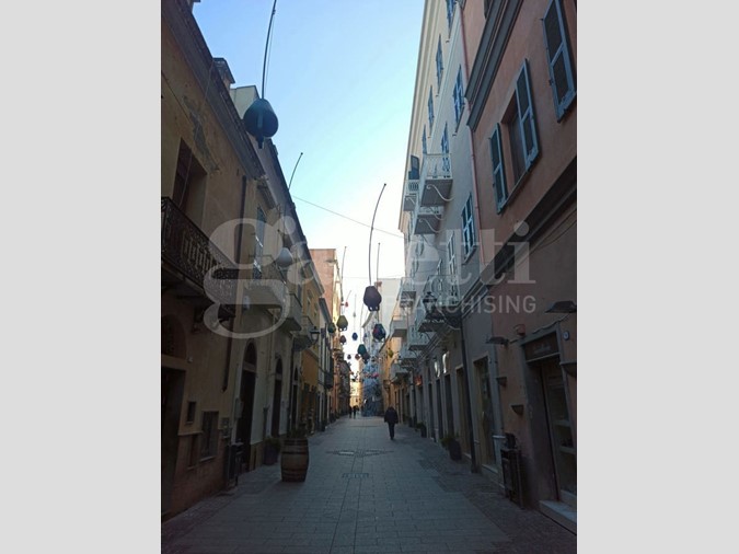 Negozio in Vendita a Oristano, 220'000€, 200 m²