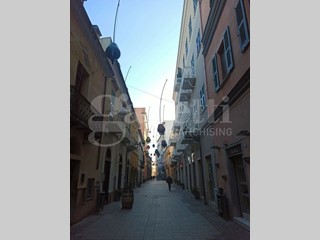 Negozio in Vendita a Oristano, 220'000€, 200 m²