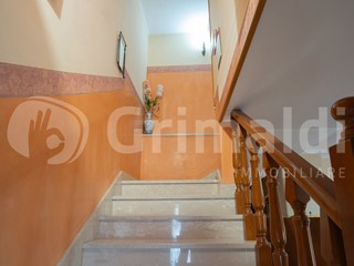 Villa in Vendita a Parete, 349'000€, 250 m²