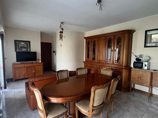 Trilocale in Vendita a Mozzate, 155'000&euro;, 95 m², con Box