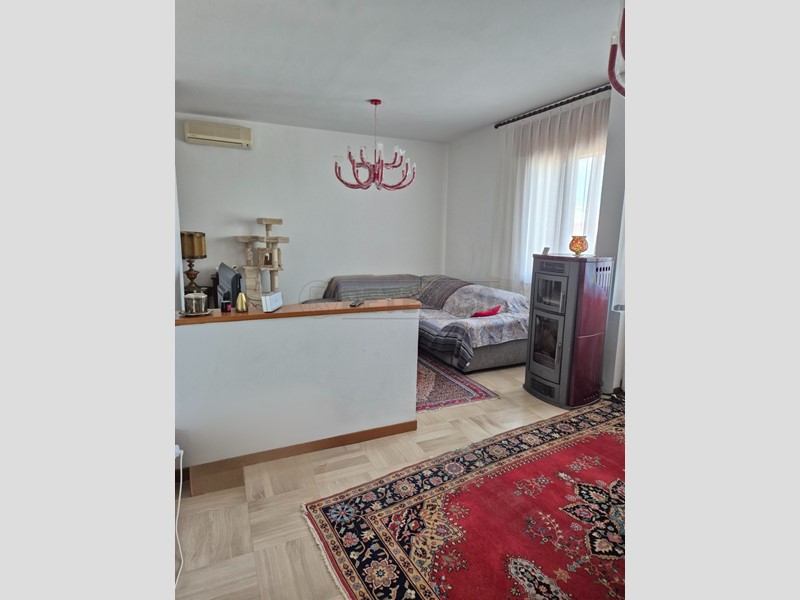 Appartamento in Vendita a Vicenza, 188'000€, 200 m², con Box