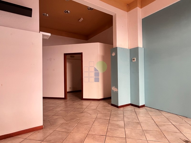 Immobile commerciale in Vendita a Livorno, zona Centro, 60'000&euro;, 80 m²