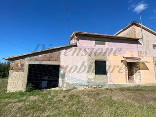 Casa Indipendente in Vendita a Rosignano Marittimo, 125'000€, 200 m², con Box
