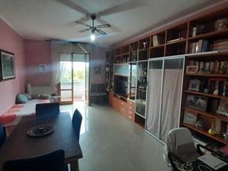 Quadrilocale in Vendita a Reggio Emilia, zona Papa Giovanni, 158'000€, 110 m², con Box