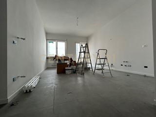 Quadrilocale in Vendita a Verona, 298'000€, 106 m², arredato, con Box
