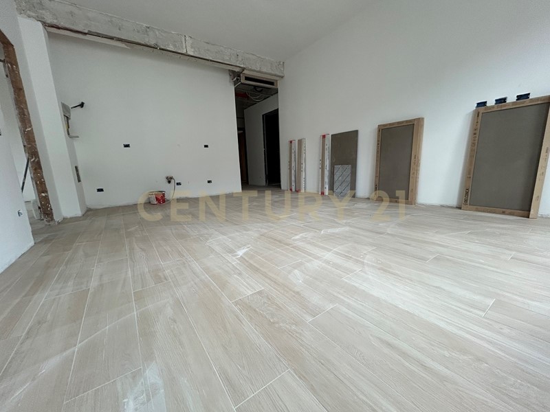 Quadrilocale in Vendita a Verona, 296'000€, 98 m², arredato, con Box
