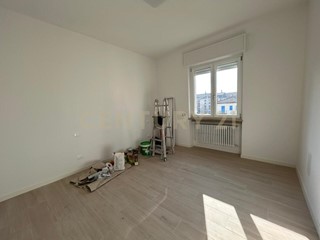Quadrilocale in Vendita a Verona, 296'000&euro;, 98 m², arredato, con Box