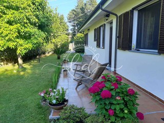 Casa Indipendente in Vendita a Pietrasanta, zona Capriglia, 260'000€, 60 m²