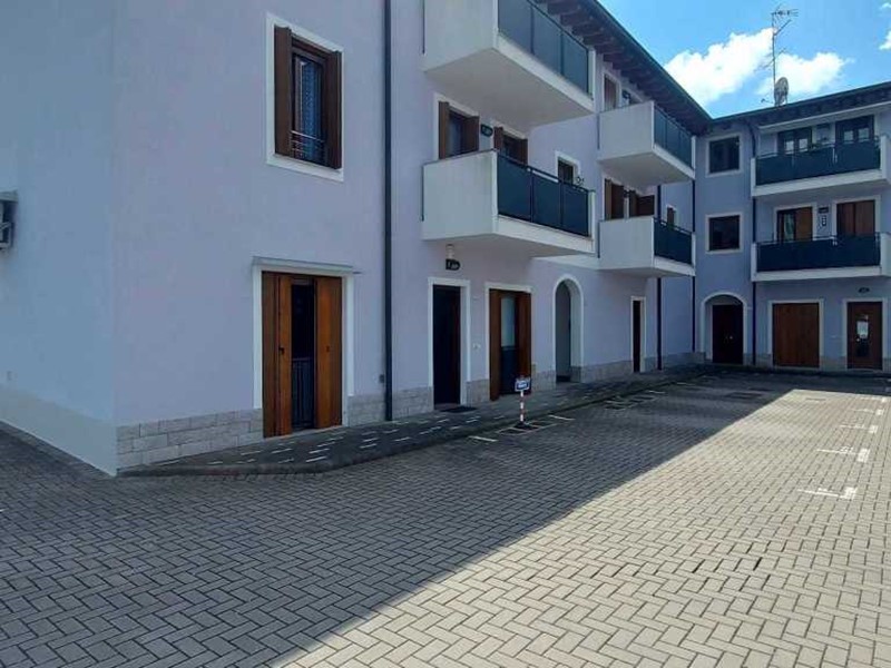 Quadrilocale in Vendita a Rivignano Teor, 120'000€, 90 m², arredato, con Box