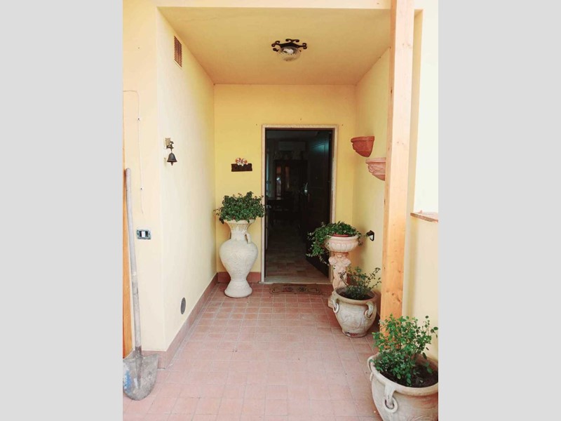 Casa Semi Indipendente in Vendita a Todi, zona Due Santi, 185'000€, 129 m², con Box
