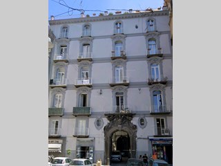 Trilocale in Affitto a Napoli, zona Centro Via Duomo , 1'200€, 80 m², arredato