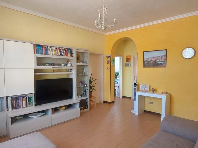 Appartamento in Vendita a Pescia, zona centro , 110'000€, 82 m²