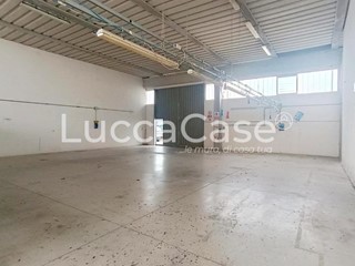 Capannone in Affitto a Lucca, zona Sant'Anna, 1'500&euro;, 250 m²