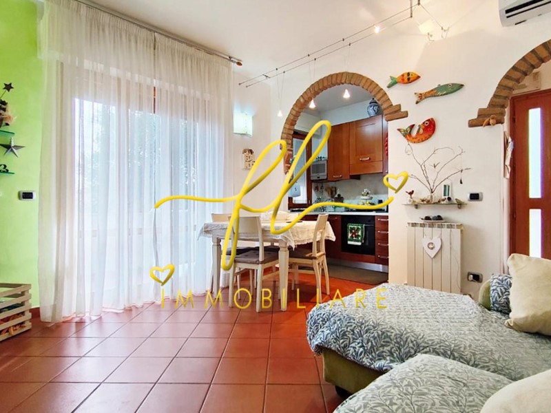 Trilocale in Vendita a Rosignano Marittimo, zona Rosignano Solvay, 198'000€, 64 m², con Box