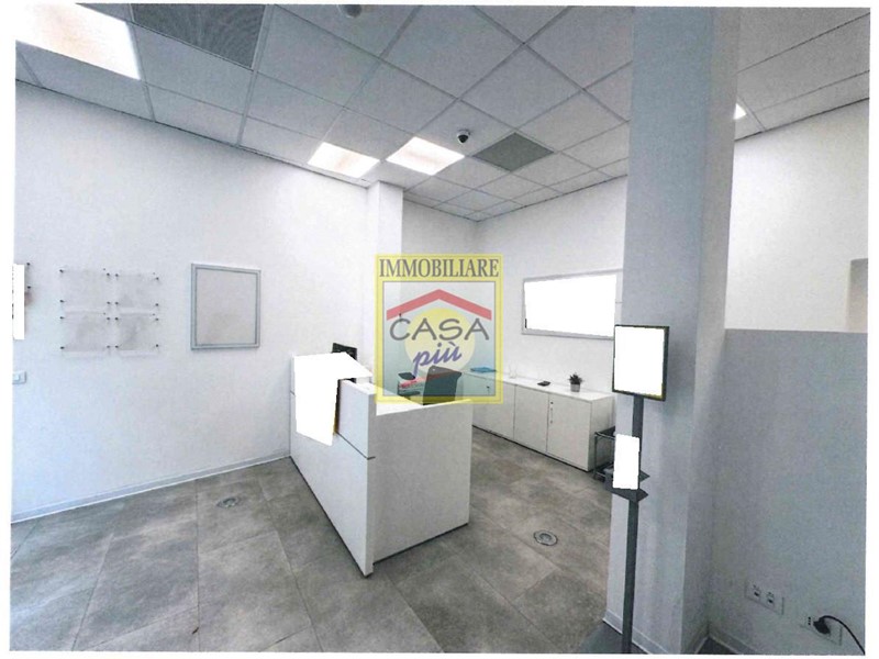 Immobile commerciale in Affitto a Pontedera, 1'800€, 200 m²