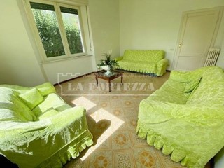 Appartamento in Affitto a Pisa, 3'000€, 120 m², arredato, con Box