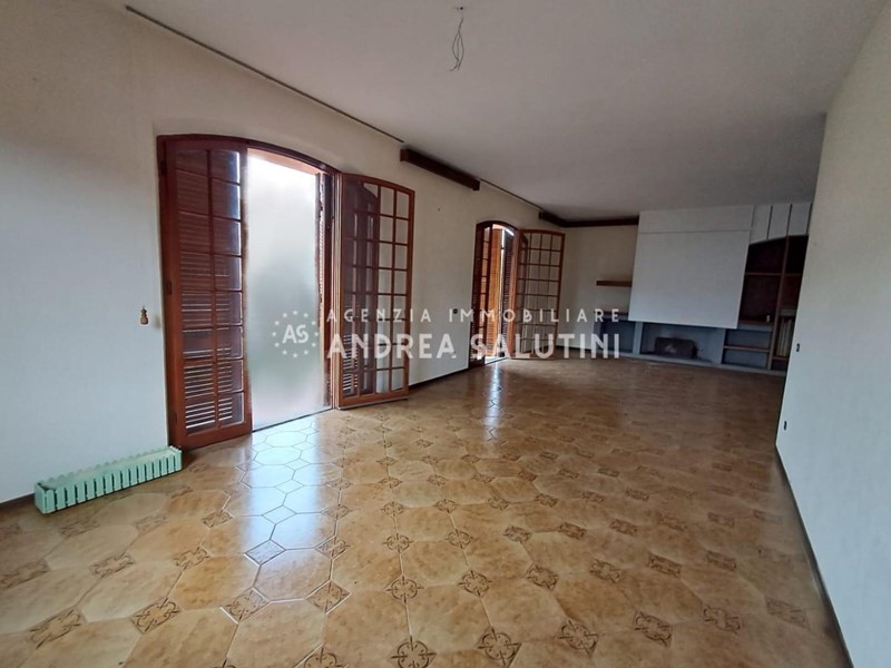 Appartamento in Vendita a Buti, zona La Croce, 215'000€, 200 m²