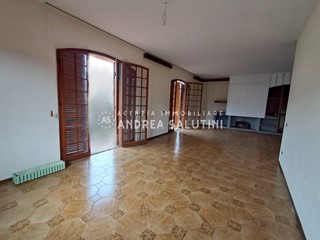 Appartamento in Vendita a Buti, zona La Croce, 215'000€, 200 m²