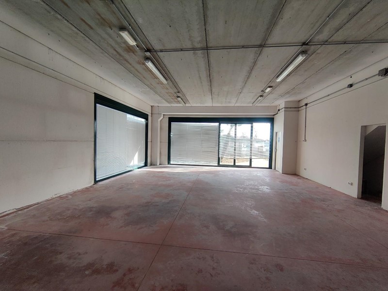 Ufficio in Affitto a Cascina, 650€, 100 m²