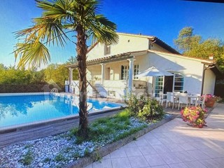 Villa in Vendita a Lucca, zona Monte San Quirico, 850'000&euro;, 350 m², arredato