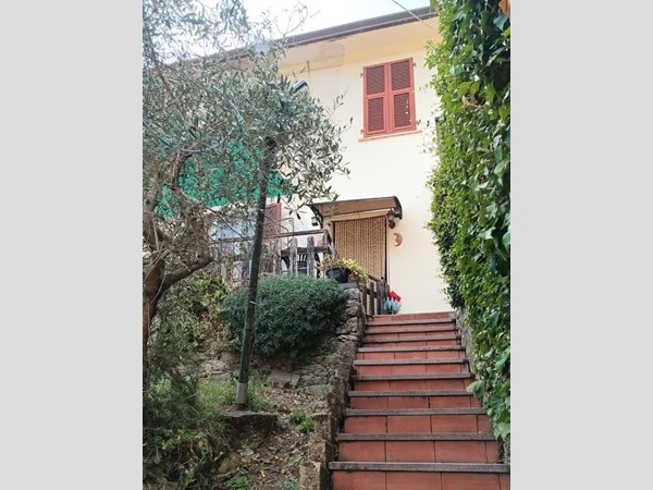 Casa Indipendente in Vendita a Luni, zona Casano, 85'000€, 90 m²