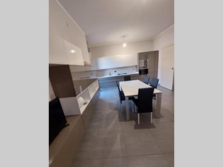 Casa Indipendente in Vendita a Santa Croce sull'Arno, 350'000€, 300 m², con Box