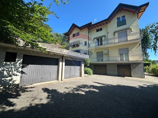 Quadrilocale in Vendita a Cuasso al Monte, 225'000€, 160 m²