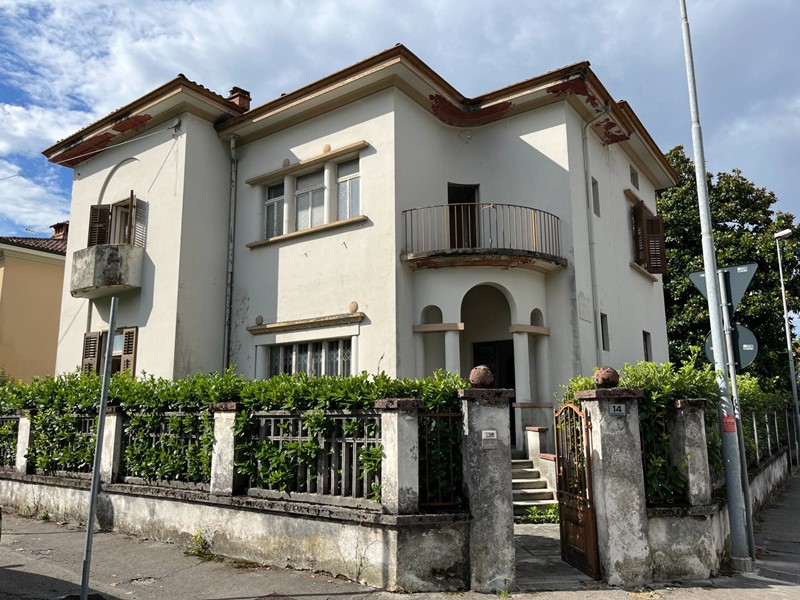 Villa in Vendita a Gorizia, 390'000€, 505 m²