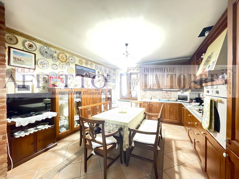 Villa in Vendita a Alessandria, 400'000€, 350 m²