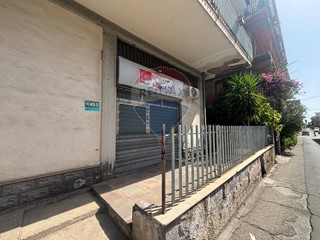 Immobile commerciale in Vendita a Santa Maria di Licodia, 85'000€, 110 m²