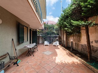 Appartamento in Vendita a Piedimonte Etneo, 140'000€, 114 m²