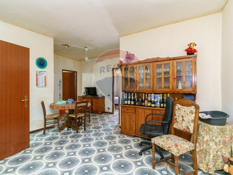 Quadrilocale in Vendita a Aci Castello, 42'000€, 72 m²