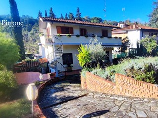 Villa in Vendita a Bagno a Ripoli, 650'000€, 297 m²