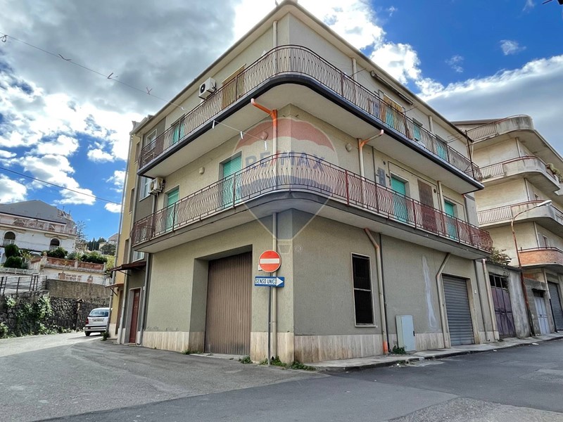 Quadrilocale in Vendita a Francavilla di Sicilia, 95'000€, 140 m²