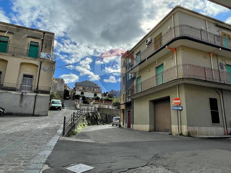 Quadrilocale in Vendita a Francavilla di Sicilia, 98'000€, 140 m²