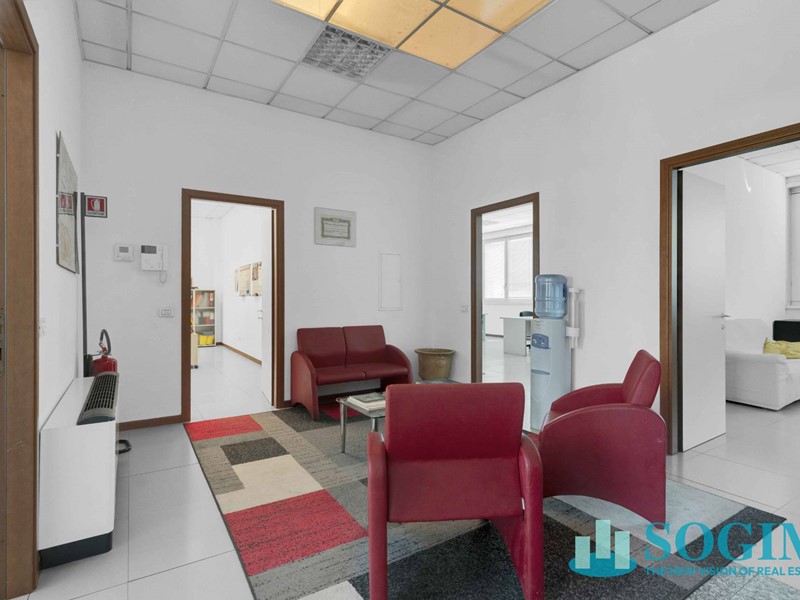 Capannone in Vendita a Sesto San Giovanni, 465'000€, 420 m²