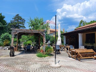 Immobile commerciale in Vendita a Duino Aurisina, 480'000€, 509 m², con Box