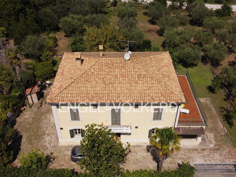 Villa in Vendita a Giulianova, 450'000€, 288 m²