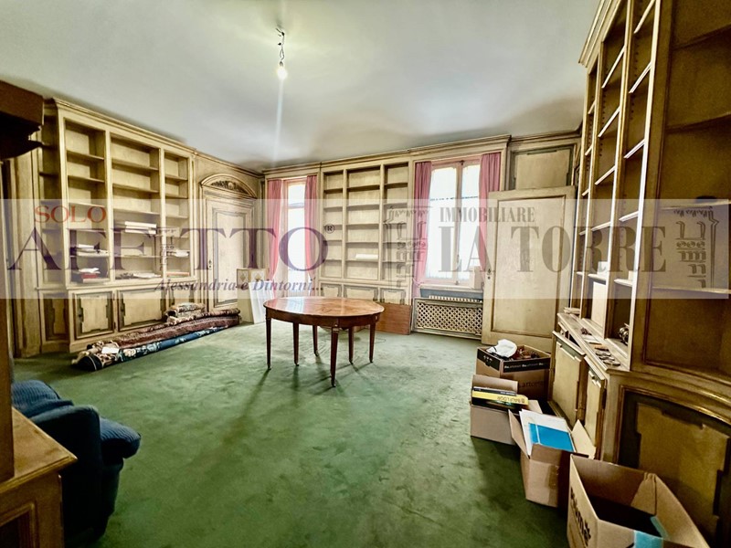 Ufficio in Affitto a Alessandria, 1'800€, 320 m²