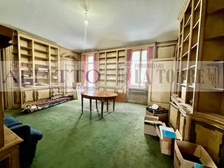 Ufficio in Affitto a Alessandria, 1'800€, 320 m²