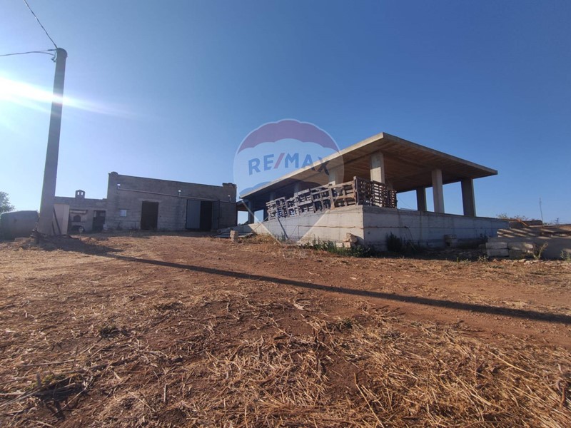 Rustico in Vendita a Laterza, 270'000€, 390 m²