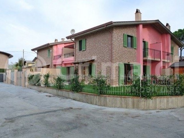 Villa bifamiliare in Vendita a Perugia, 315'000€, 140 m²