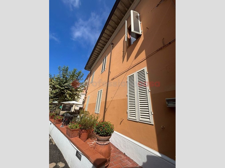 Attività commerciale in Vendita a Montecatini Terme, 370'000€, 564 m²