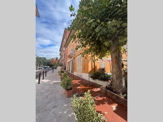 Attività commerciale in Vendita a Montecatini Terme, 370'000€, 564 m²