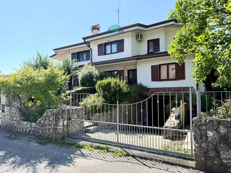 Villa bifamiliare in Vendita a San Canzian d'Isonzo, 379'000€, 230 m², con Box