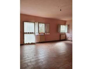 Immobile commerciale in Affitto a Lucca, zona Centro Storico, 800€, 30 m²