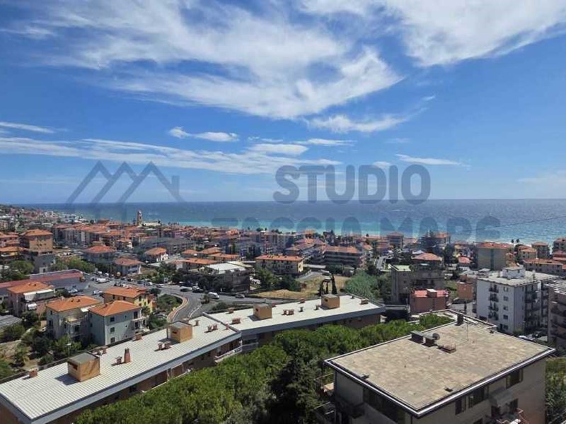 Quadrilocale in Vendita a Riva Ligure, 260'000€, 100 m², con Box