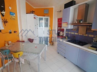 Trilocale in Vendita a Taggia, zona Arma Di Taggia, 179'000€, 70 m², con Box